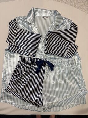 BB Dakota 2 piece shortie PJ set. Size M